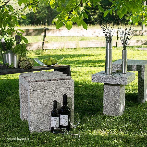 Garten-Sitzgruppe aus Naturstein